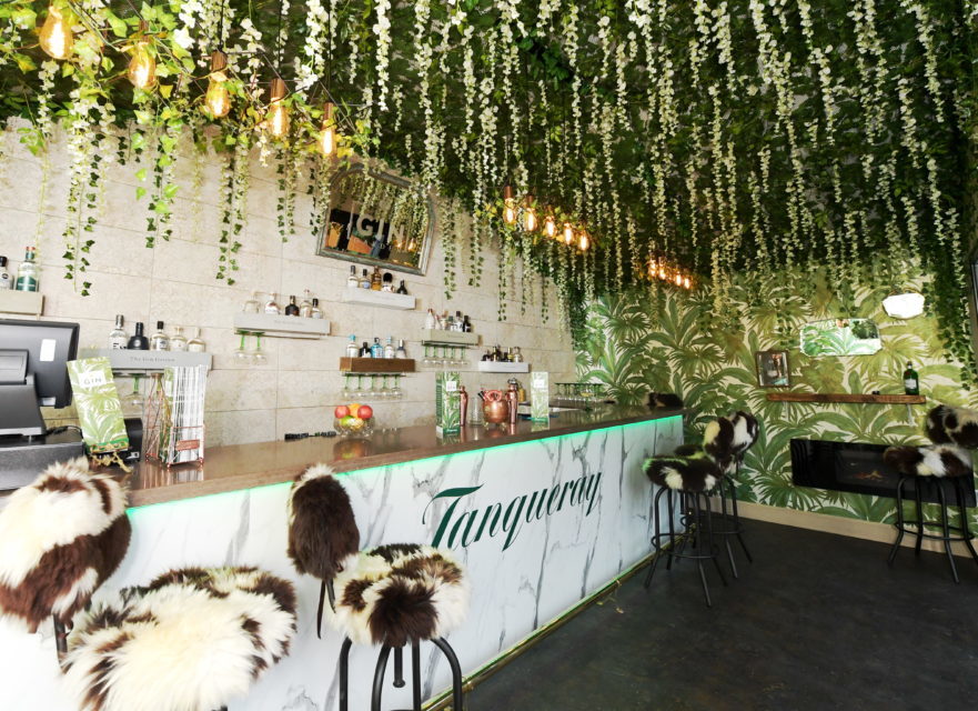 EE2_Eat-on-the-Green-Gin-Bar-02-881x640