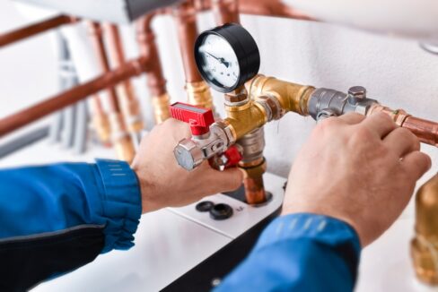 Plumbing,Concept,Or,Service,Water,Worker.,Copper,Pipeline,Of,A